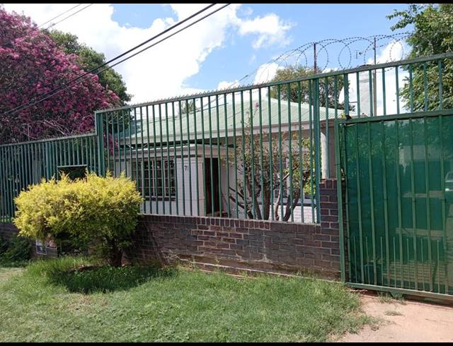 6 BEDROOM HOUSE FOR SALE IN ORANGE GROVE